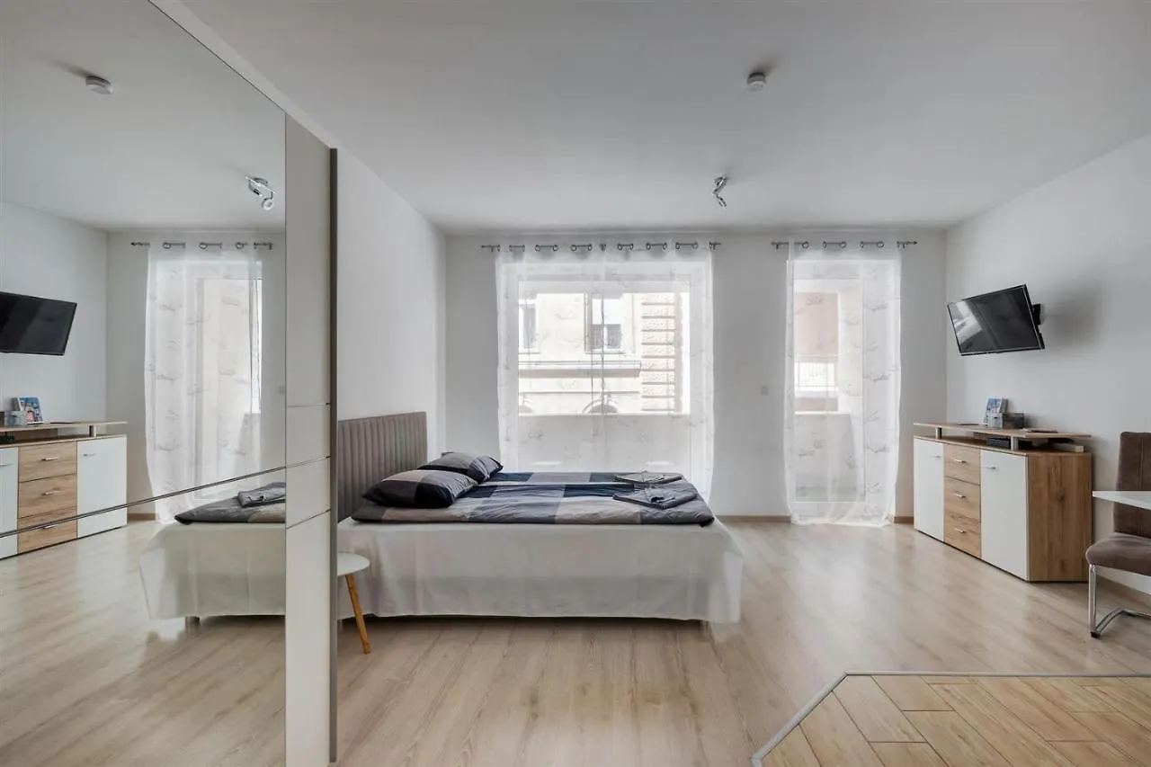 בודפשט Leonardo Ground Apartment 0*,